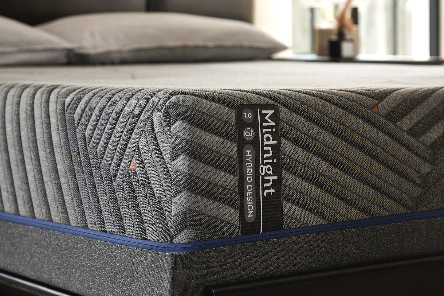 MLILY® Midnight 1.0 Hybrid Mattress | Mattress in a Box