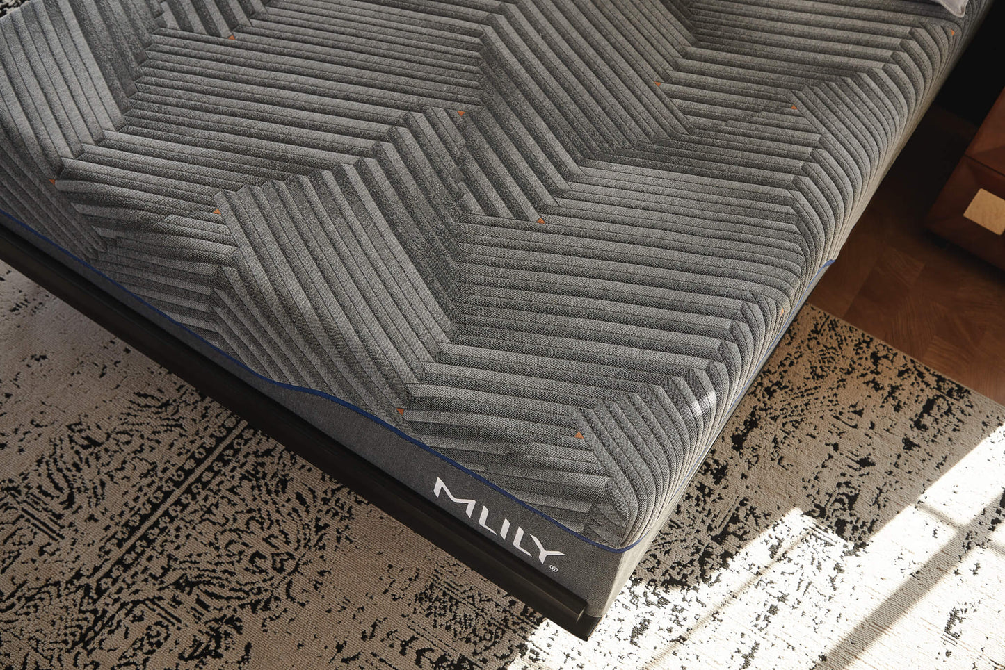 MLILY® Midnight 1.0 Hybrid Mattress | Mattress in a Box